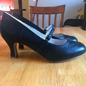 Pin Up Couture Flapper-32 Kitten Heel Size 12